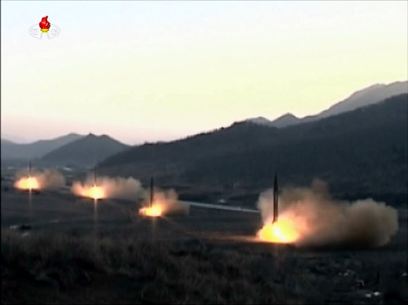 북한 중앙TV, ’주일미군 타격’ 미사일 발사 영상 공개