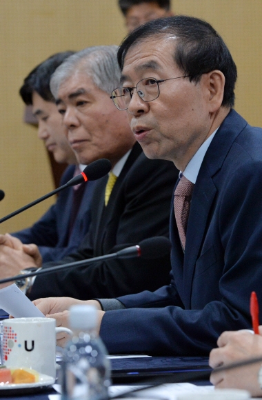[서울포토] ‘중국관광객 한국관광 금지’…대책회의 나선 박원순 시장
