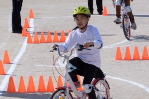 자전거 운전면허시험 보는 어린이