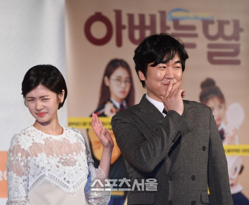 ‘아빠는 딸’ 정소민 윤제문