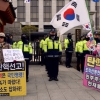 [탄핵심판 내일 선고] “탄핵 반대 vs 인용” 헌재 앞 시위 총력전