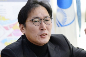 [자치단체장 25시] 최연소 구청장의 역발상… 10년 정체 행정타운 본궤도 올랐다