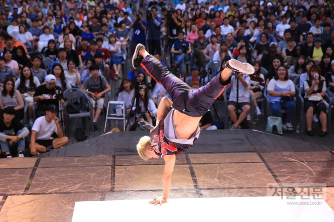 지난해 9월 부천마루광장에서 열린 ‘제3회 부천전국비보이대회’ 장면 