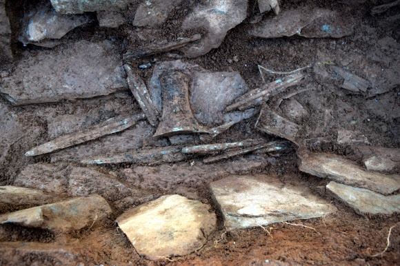 2300년 전 동기·동검 출토