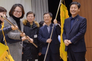 [현장 행정] “남의 발 씻겨 주면 내 손도 깨끗”  김영배 성북구청장의 ‘同·幸’론