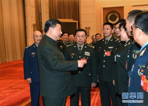 해방군 격려하는 시진핑