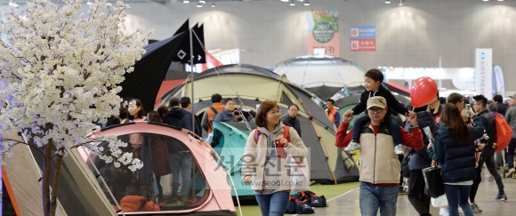 봄바람 탄 캠핑 용품 시장  