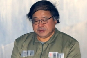 “박근혜 전 대통령-최태원 SK회장 독대에 안종범도 동석”