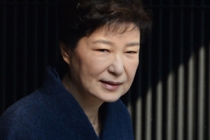 박근혜 전 대통령, 검찰 출석…“국민 여러분께 송구, 성실히 조사 임하겠다”