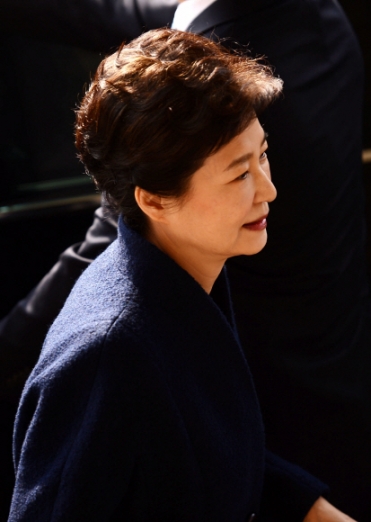 [서울포토] 검찰 청사로 들어서는 박근혜 전 대통령