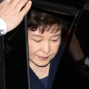 검찰, 박근혜 혐의 추가 검토…13개서 더 늘어날 가능성