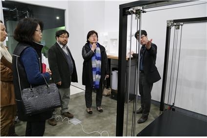 김영한 서울시의원이 22일 서울시립과학관을 방문, 개관에 앞서 운영계획에 대한 점검을 하고 있다.