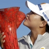 [포토] 이미림, LPGA 기아클래식 우승 ‘승리의 입맞춤’