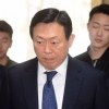 [서울포토] 재판 출석하는 신동빈 롯데그룹 회장