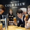 [서울포토]흑맥주 느낌의 질소 커피, 스타벅스 나이트로 콜드브루 출시