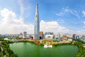 4월, 석촌호수에 가면 ‘스위트 스완’이 벚꽃에 물든다