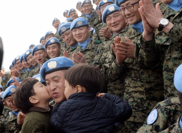 29일 인천시 계양구 소재 국제평화지원단에서 동명부대 19진 환송식이 열리고 있다.  동명부대 19진은 다음달 초 레바논에 파견돼 8개월 동안 유엔 평화유지활동(PKO) 임무를 수행하고 돌아온다. 이언탁 기자 utl@seoul.co.kr