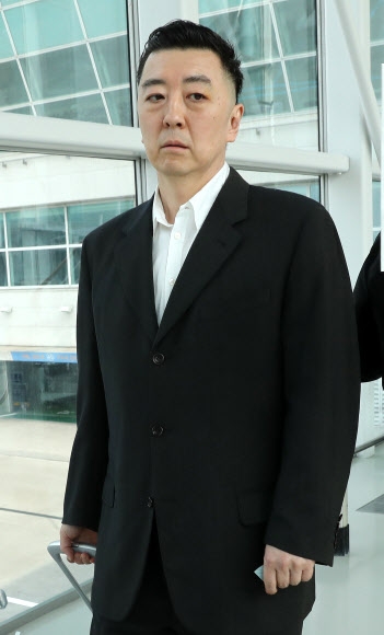 BBK 김경준, 8년 수감 뒤 강제 출국