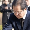 한국당 홍준표 후보, 현충원 참배로 첫발…“유승민, 돌아오라”