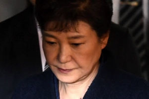 박근혜 구속기소…자유한국당 ‘1호 당원’에서 당원권 정지