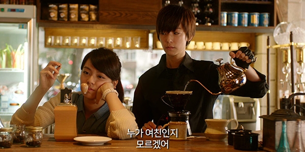 ‘카페, 한 사람을 기다리다’ 예고편의 한 장면.