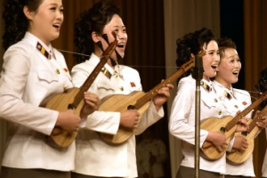 [포토] 북한 인민예술축전 공연단의 단아한 모습