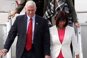 방한 미 부통령, 현충원 방문으로 일정 시작