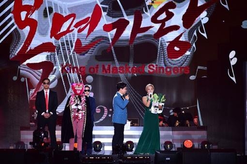 최근 지상파 방송사들이 재정난을 이유로 유사 중간 광고 형태를 시행하고 있다. MBC ‘복면가왕’. MBC 제공