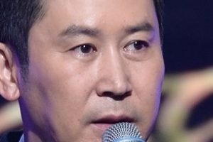 [속보] 개그맨 신동엽 부친상…슬픔에 잠겨