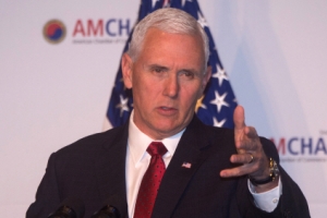 펜스 부통령 “한미 FTA 개선 추진”…정부 “재협상으로 해석할 필요 없다”