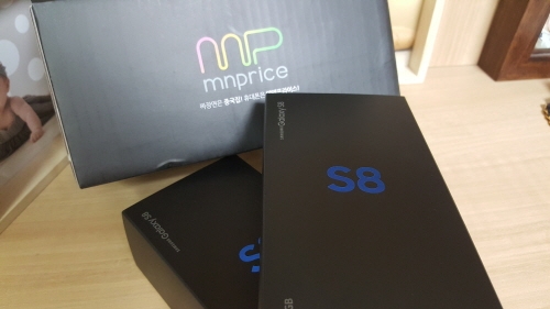온라인 휴대폰 판매대리점 엠엔프라이스가 갤럭시S8과 S8플러스 개통과 관련해 차별화된 사은품과 서비스를 제공해 눈길을 끌고 있다.
