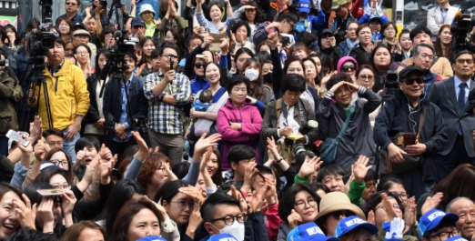 유세에 쏠린 눈과 귀