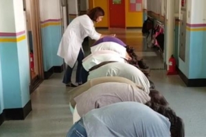 사춘기 척추건강 여든까지 ‘꼿꼿’ 지킴이