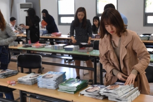 [서울포토] 19대 대선 선거공보물 발송작업