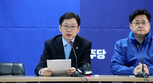 북 인권결의안 기권 결정 상황 설명하는 김경수 의원