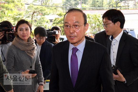 송민순 전 장관, 북한대학원대학교 총장직 사표 제출