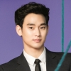 김수현, 아이유 ‘이런 엔딩’ 뮤직비디오 미공개 컷 “심멎 수트핏”