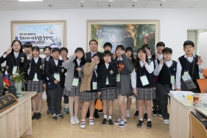 “로봇이 순식간에 자동차 수백 곳을 용접하는 모습 신기했어요”