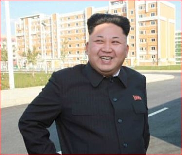 영국 데일리매일은 맥도날드의 새 유니폼을 평가하는 기사에 북한 김정은 위원장의 사진과 함께“맥도널드는 직원들에게 새로운 헤어스타일을 요구할 것”이라는 설명을 붙였다. 
