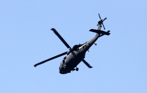 ‘사드 갈등’ 성주 위 비행하는 軍 헬리콥터 