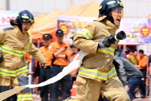 ‘후끈’ 정열… ‘불끈’ 소방