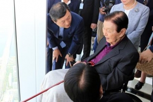 신격호 롯데 총괄회장 경영에서 배제돼