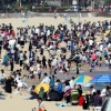 해운대는 여름 풍경… 서울은 여름날씨