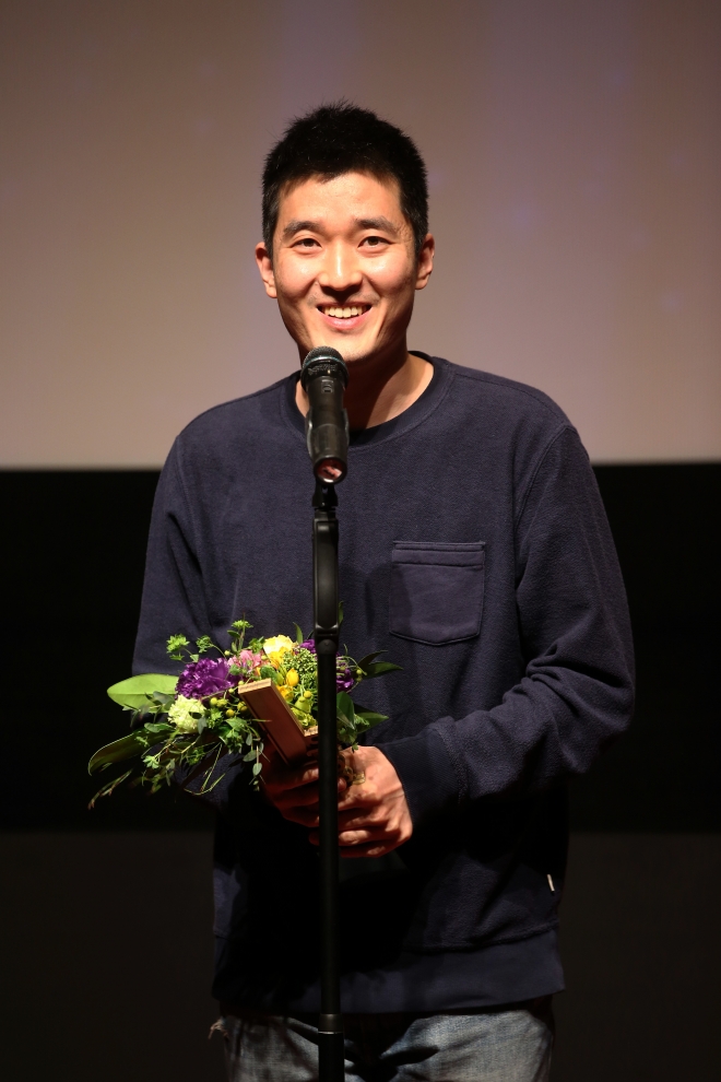 제18회 전주국제영화제 한국단편경쟁 부문 대상을 수상한 ‘가까이’의 배경헌 감독. 전주국제영화제 제공