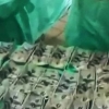 뱃속에서 나온 100달러짜리 지폐 57장…“홧김에 삼켜”