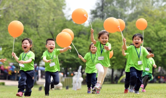늘 어린이날처럼 웃기를