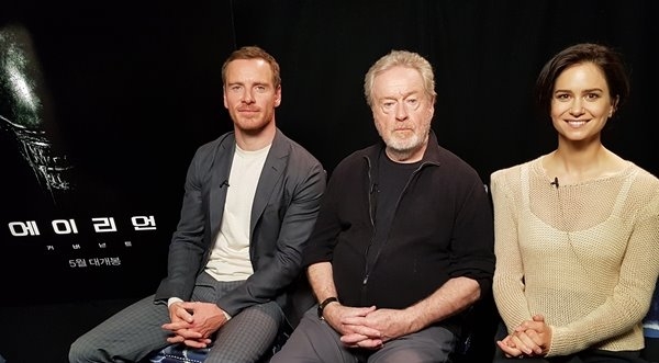 ‘에이리언’ 마이클 패스벤더, 리들리 스콧 감독, 캐서린 워터스턴