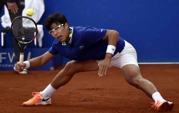 정현, 세계 16위 제치고 8강 진출