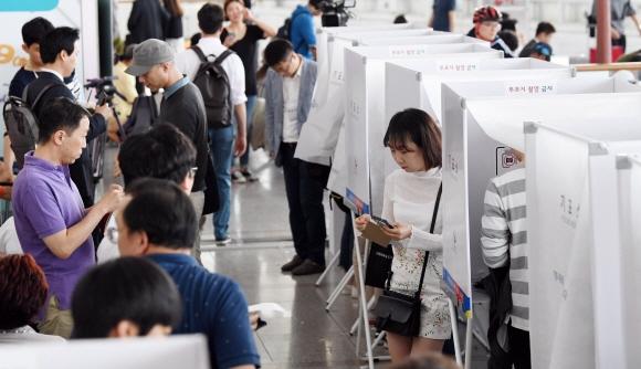 대선 사전투표율 2시 기준 19.66%…835만명 투표