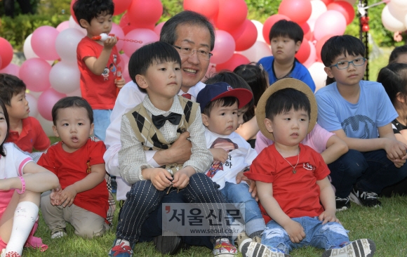 아이들과 함께 하는 홍준표 후보